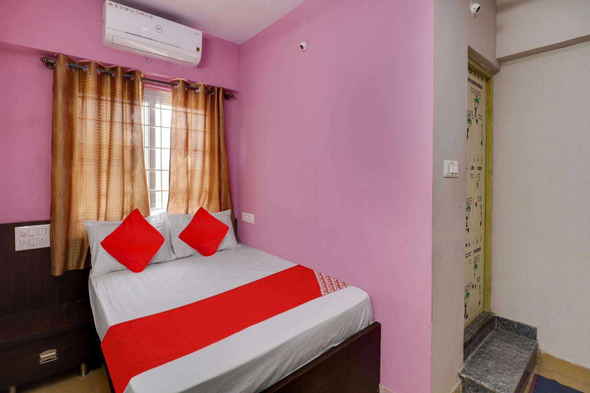 Отель Oyo Flagship Gayathri Lodging & Boarding Бангалор Экстерьер фото