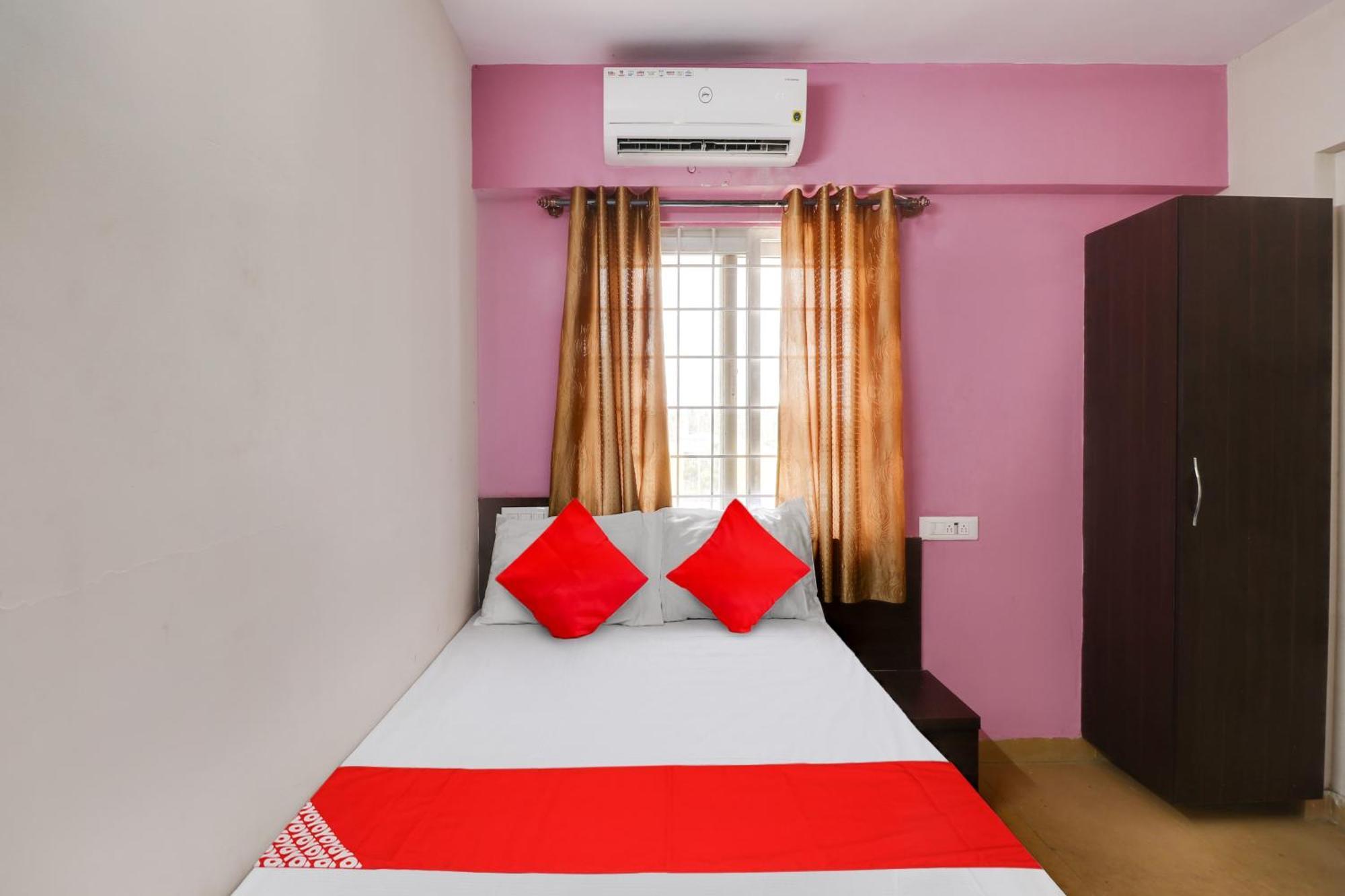 Отель Oyo Flagship Gayathri Lodging & Boarding Бангалор Экстерьер фото