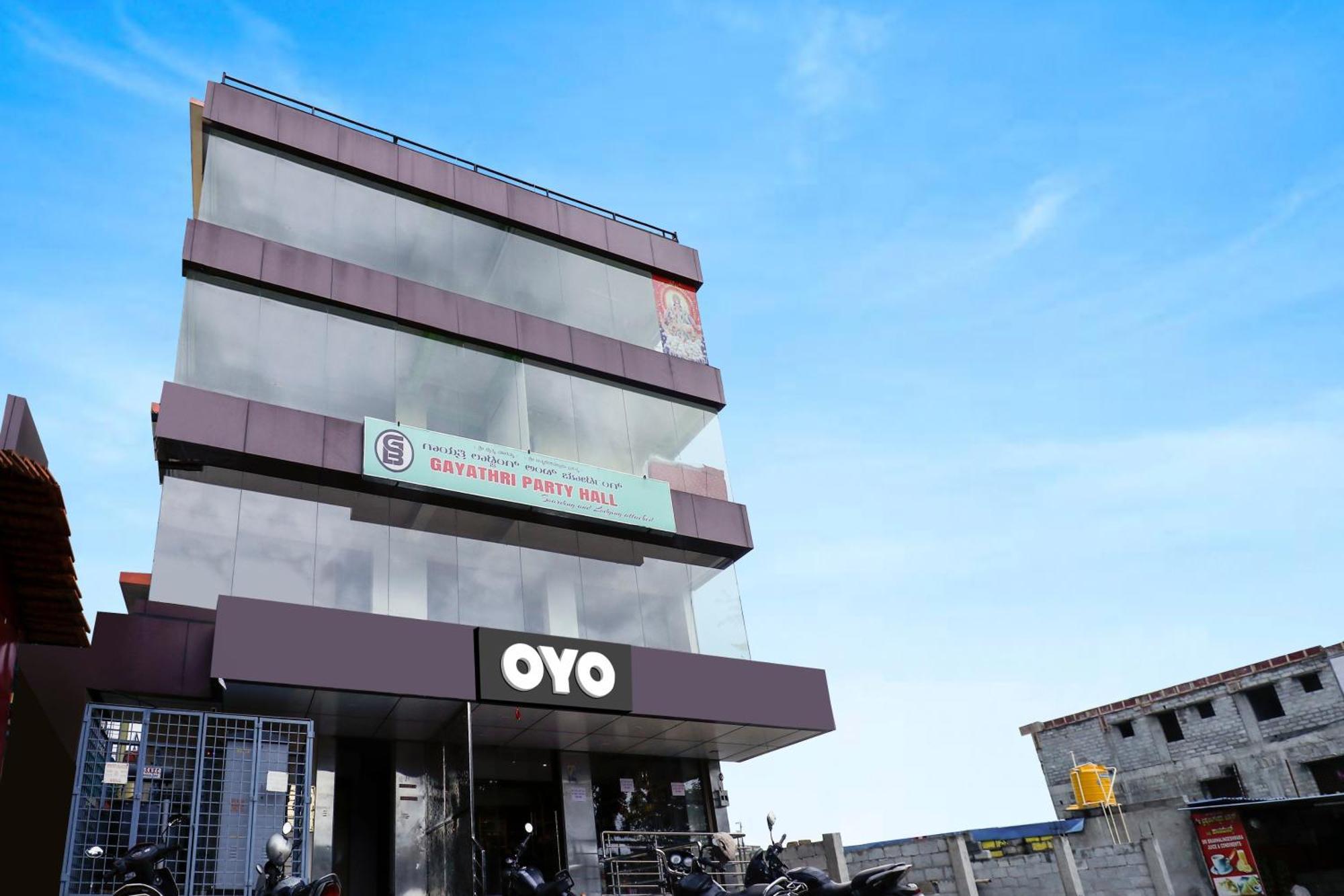 Отель Oyo Flagship Gayathri Lodging & Boarding Бангалор Экстерьер фото